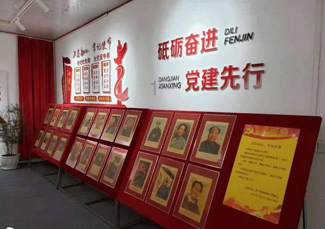 甘肃阿克塞：超万面定日镜“绽放”戈壁小镇