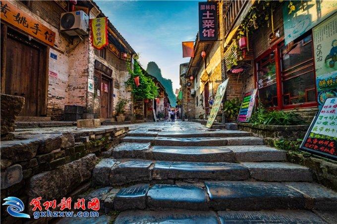 宋妍霏真敢穿，粉色内衣外露拍照惹争议，迷之行为！